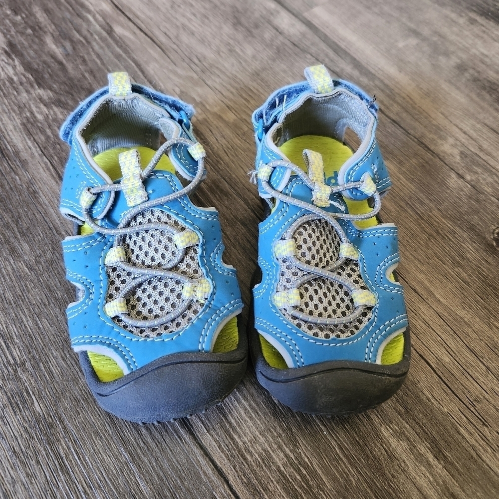 🌸 Child Of Mine Carter's Size 4 Sandals
